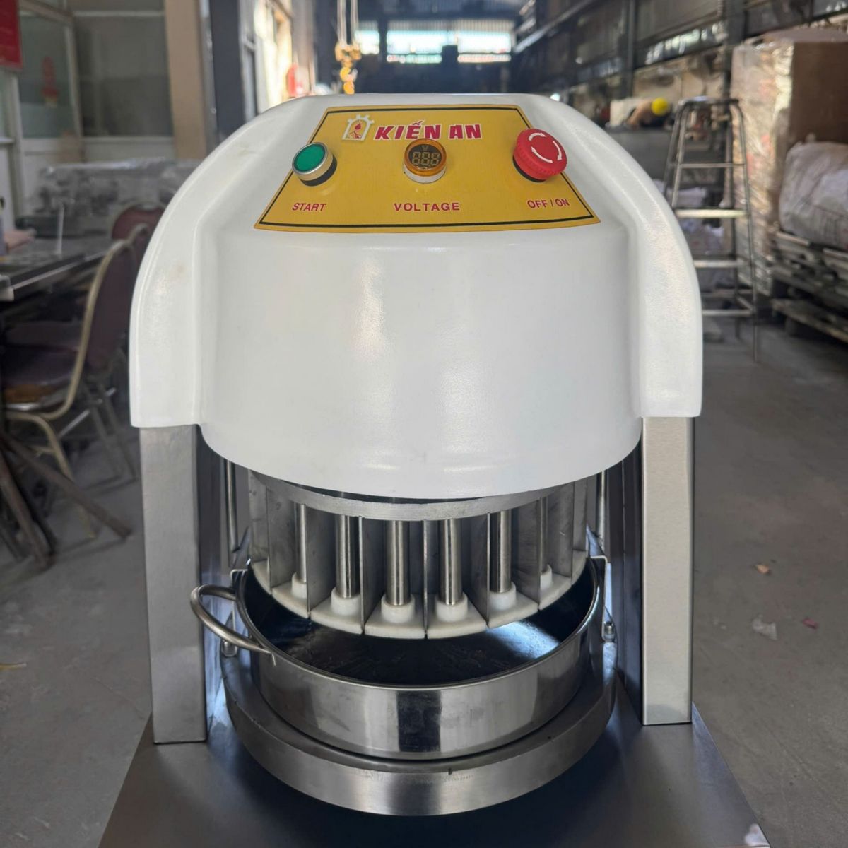 Bảng điều khiển của máy chia bột điện