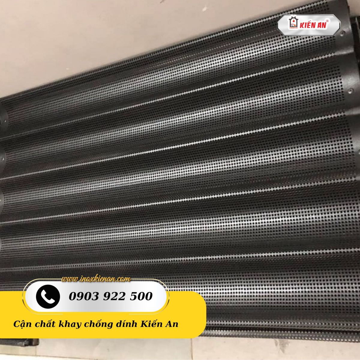 Cận chất khay nướng bánh mì chống dính tại xưởng Kiến An