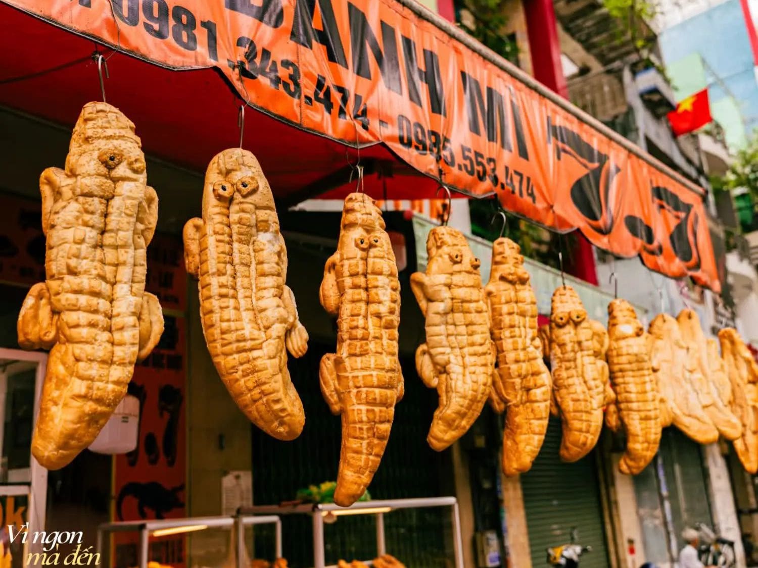 Ghé thăm lò bánh mì 7.7 - nơi sản xuất ra bánh mì hình dạng độc đáo