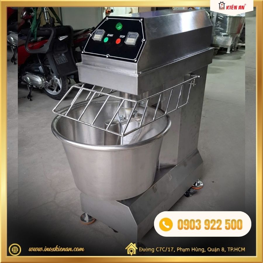 Toàn bộ thân máy được làm bằng sắt và inox