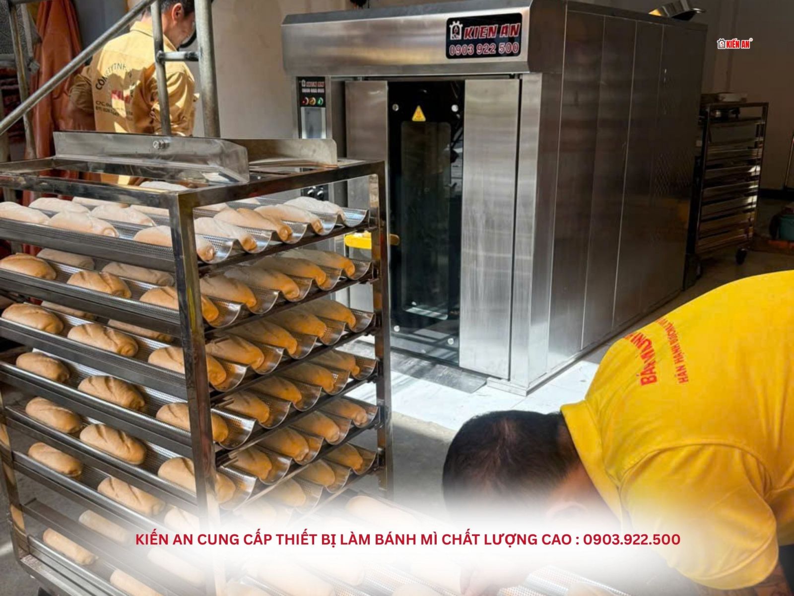 xịt nước giúp dao cắt bánh đẹp hơn